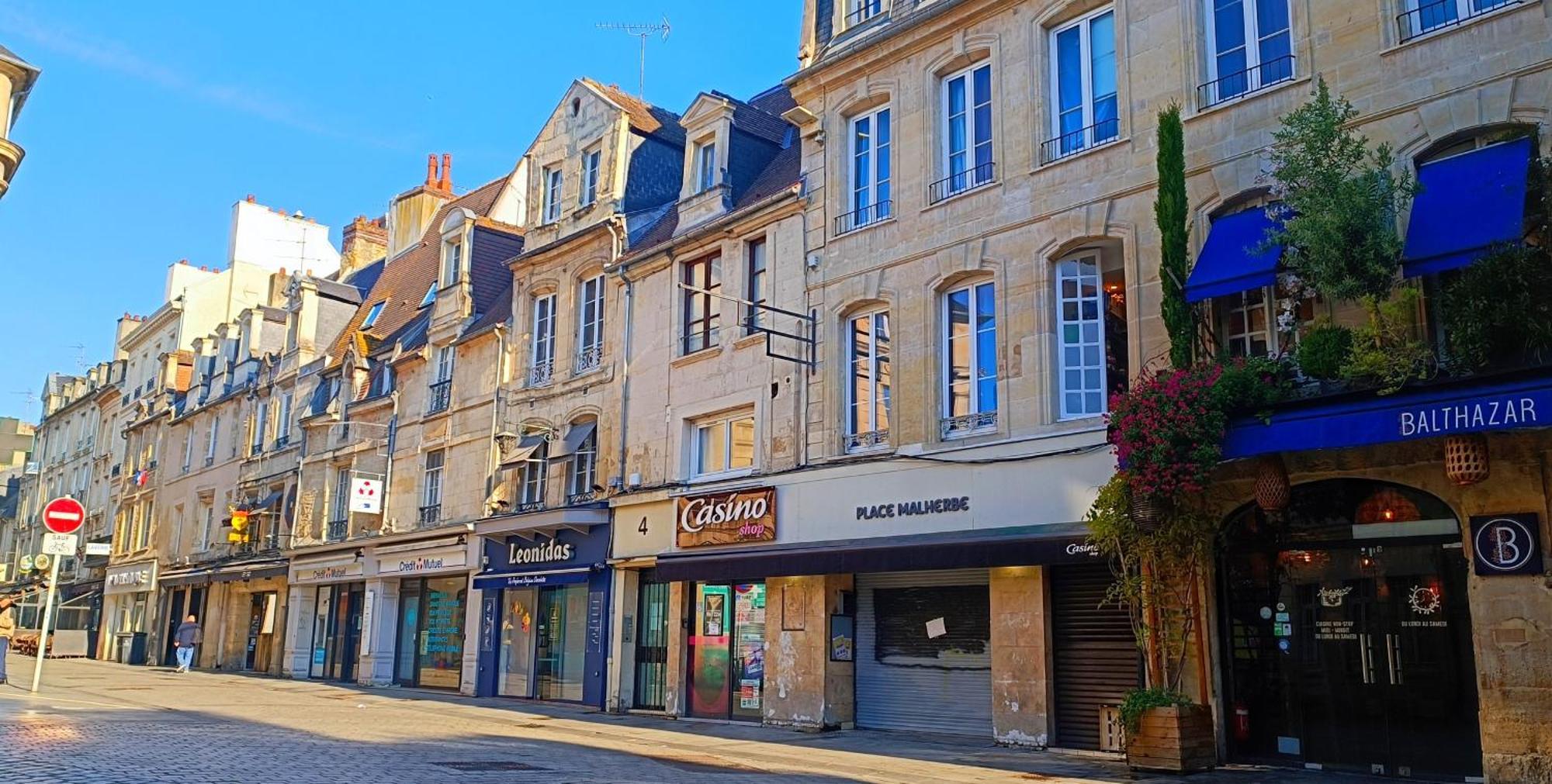 Elegant Studio En Hypercentre Dans Le Quartier Historique Anime Avec Parking Gratuit Caen Luaran gambar